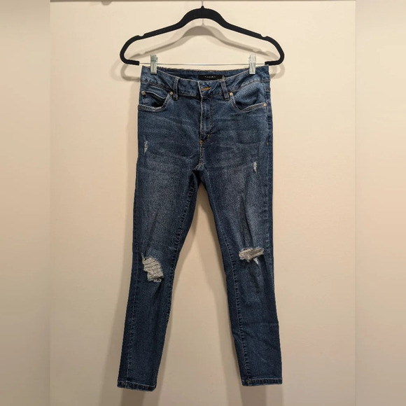 Tahari Mid-rise Skinny Jeans Size 6 - Picture 1 of 6